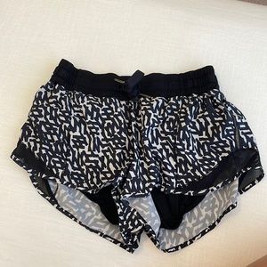Hotty Hot Low Rise Lululemon Shorts 2.5 in